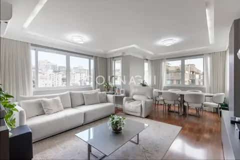 Apartamento · 2 dormitórios na Auxiliadora — miniatura 1
