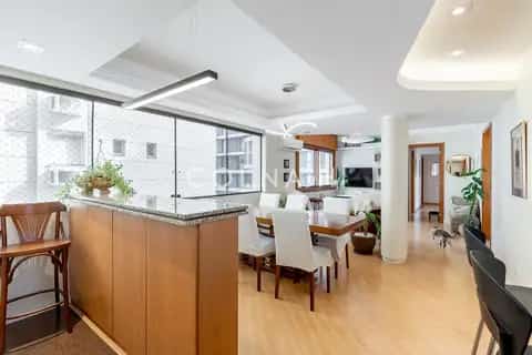 Apartamento · 3 dormitórios em Petrópolis — miniatura 1