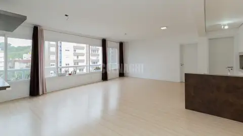Apartamento · 4 dormitórios no Menino Deus — miniatura 1