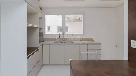 Apartamento · 4 dormitórios no Menino Deus — miniatura 13