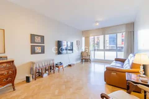 Apartamento · 3 dormitórios no Moinhos de Vento — miniatura 1
