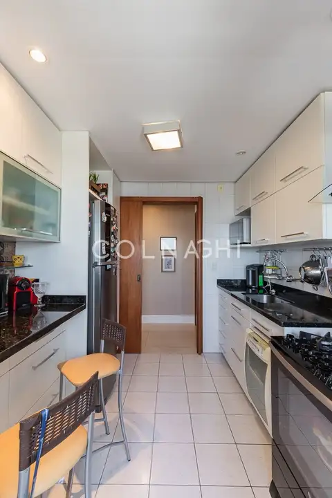Apartamento · 3 dormitórios em Petrópolis — miniatura 9