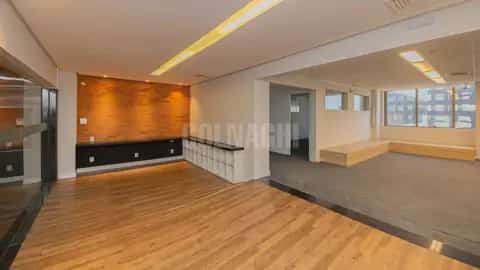 Conjunto Comercial no Mont Serrat — miniatura 1