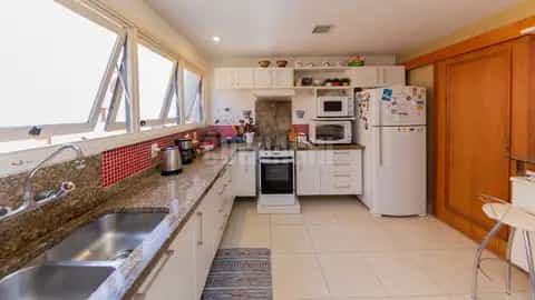 Apartamento · 3 dormitórios em Petrópolis — miniatura 15