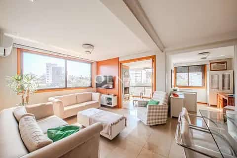 Apartamento · 3 dormitórios em Petrópolis — miniatura 1