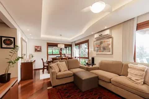 Apartamento · 3 dormitórios em Petrópolis — miniatura 1