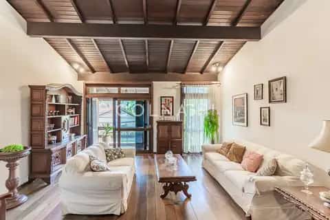 Casa · 4 dormitórios no Chácara das Pedras — miniatura 1