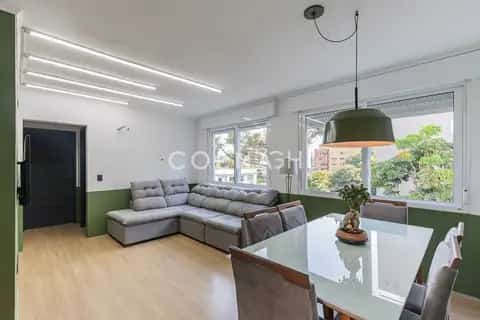 Apartamento · 2 dormitórios na Auxiliadora — miniatura 1