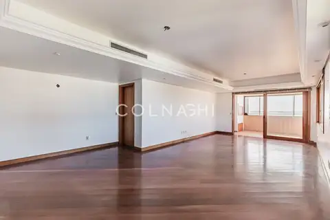 Apartamento · 4 dormitórios no Menino Deus — miniatura 1