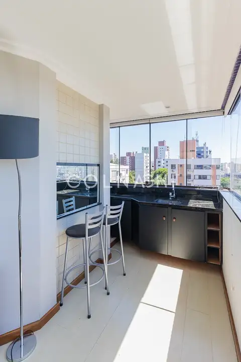 Apartamento · 3 dormitórios em Petrópolis — miniatura 3