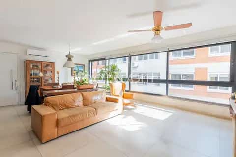 Apartamento · 2 dormitórios em Petrópolis — miniatura 2