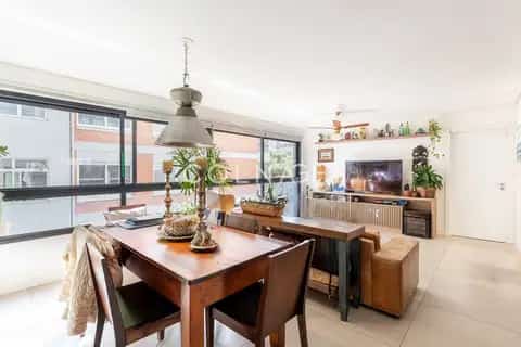 Apartamento · 2 dormitórios em Petrópolis — miniatura 1