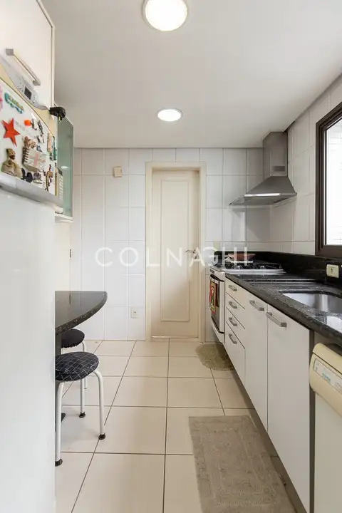 Apartamento · 3 dormitórios em Petrópolis — miniatura 13