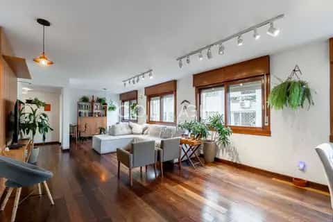 Apartamento · 3 dormitórios em Petrópolis — miniatura 1