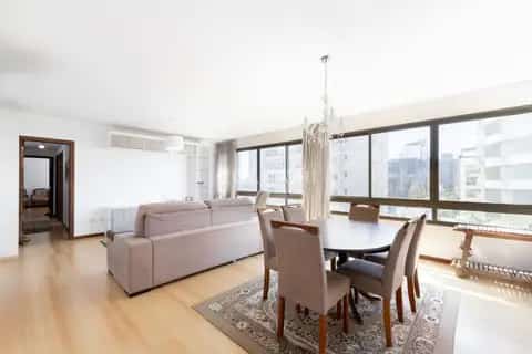 Apartamento · 3 dormitórios em Petrópolis — miniatura 1
