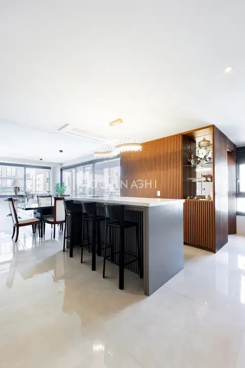 Apartamento · 3 dormitórios em Petrópolis — miniatura 13