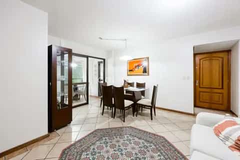 Apartamento · 3 dormitórios em Petrópolis — miniatura 2