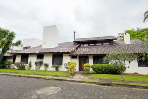 Casa em Condomínio · 5 dormitórios em Petrópolis — miniatura 2