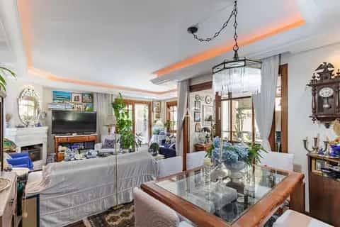 Apartamento · 3 dormitórios em Petrópolis — miniatura 1