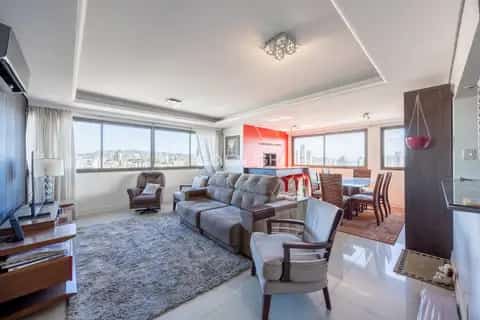 Apartamento · 3 dormitórios em Petrópolis — miniatura 1