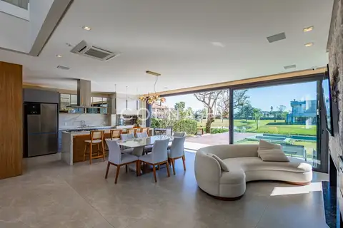 Casa em Condomínio em Sans Souci
