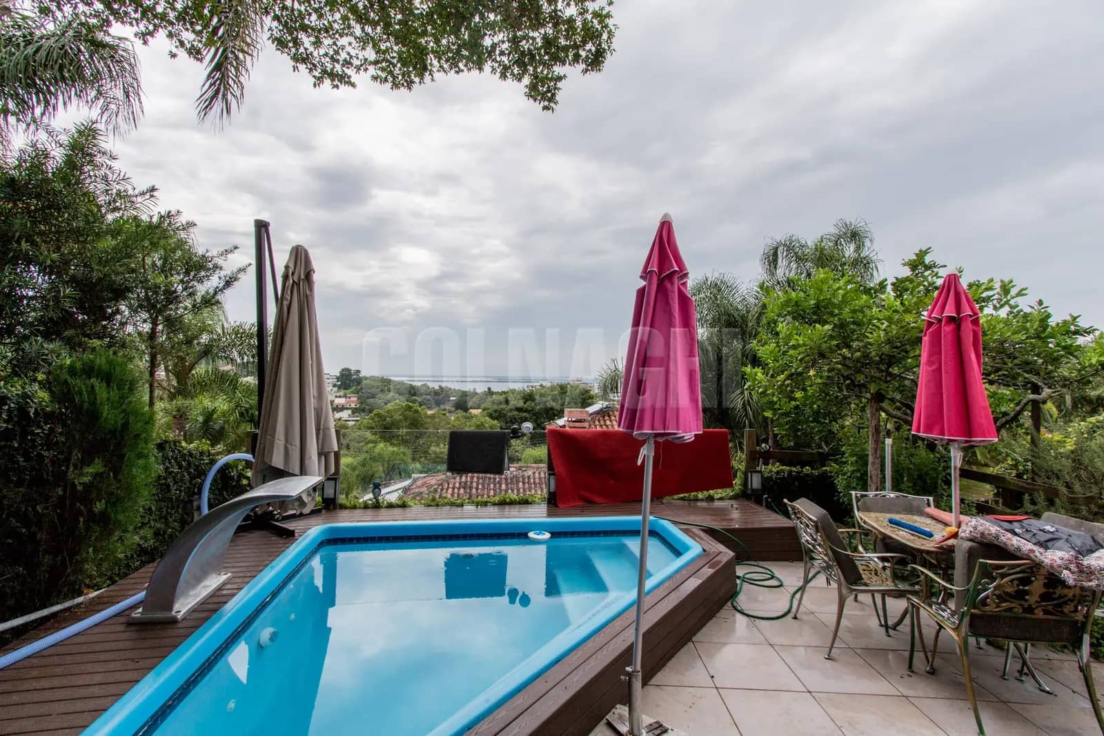 Casa em Condomínio · 4 dormitórios no Santa Tereza — Foto 1