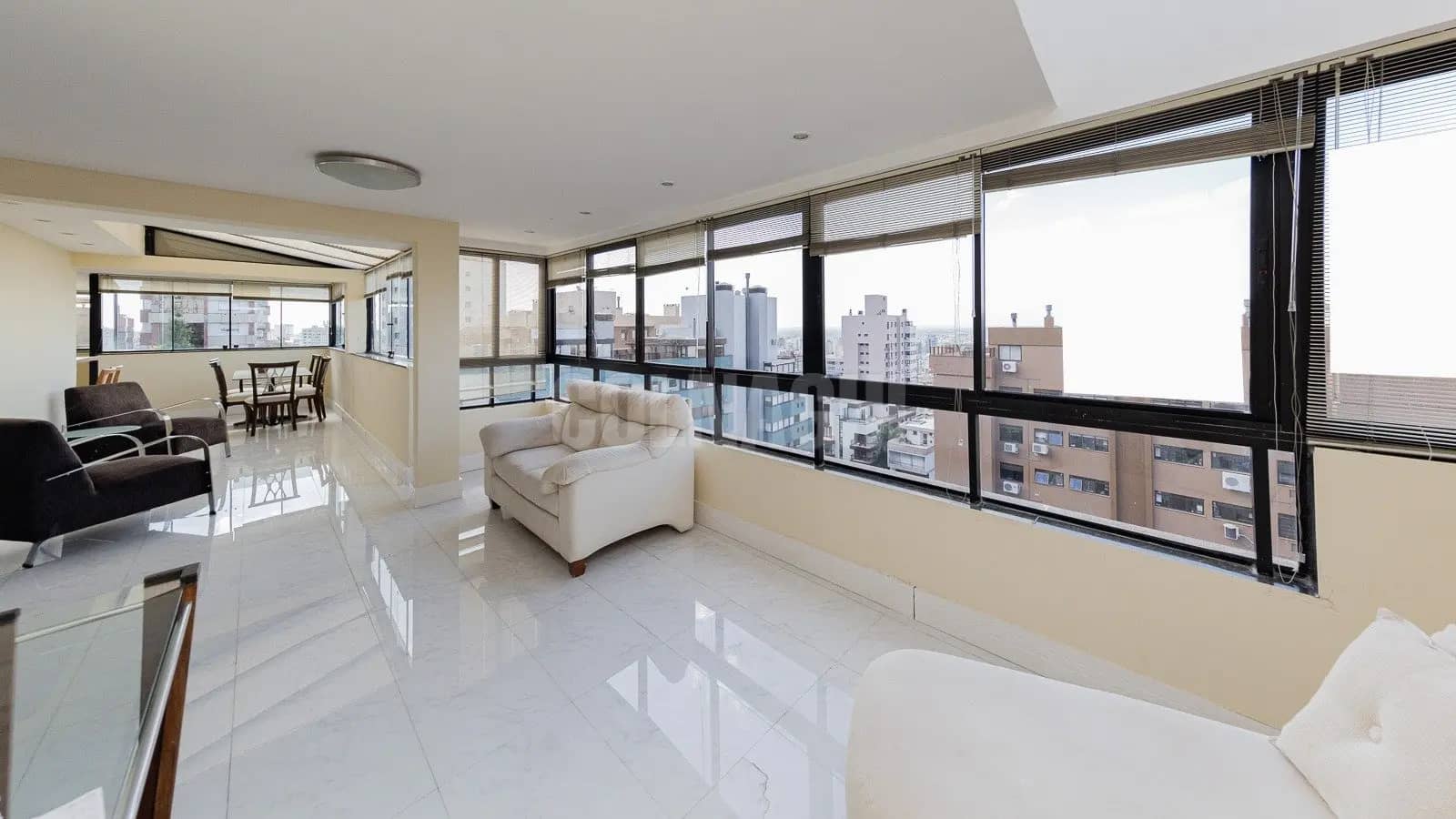 Apartamento · 2 dormitórios no Mont Serrat — Foto 1