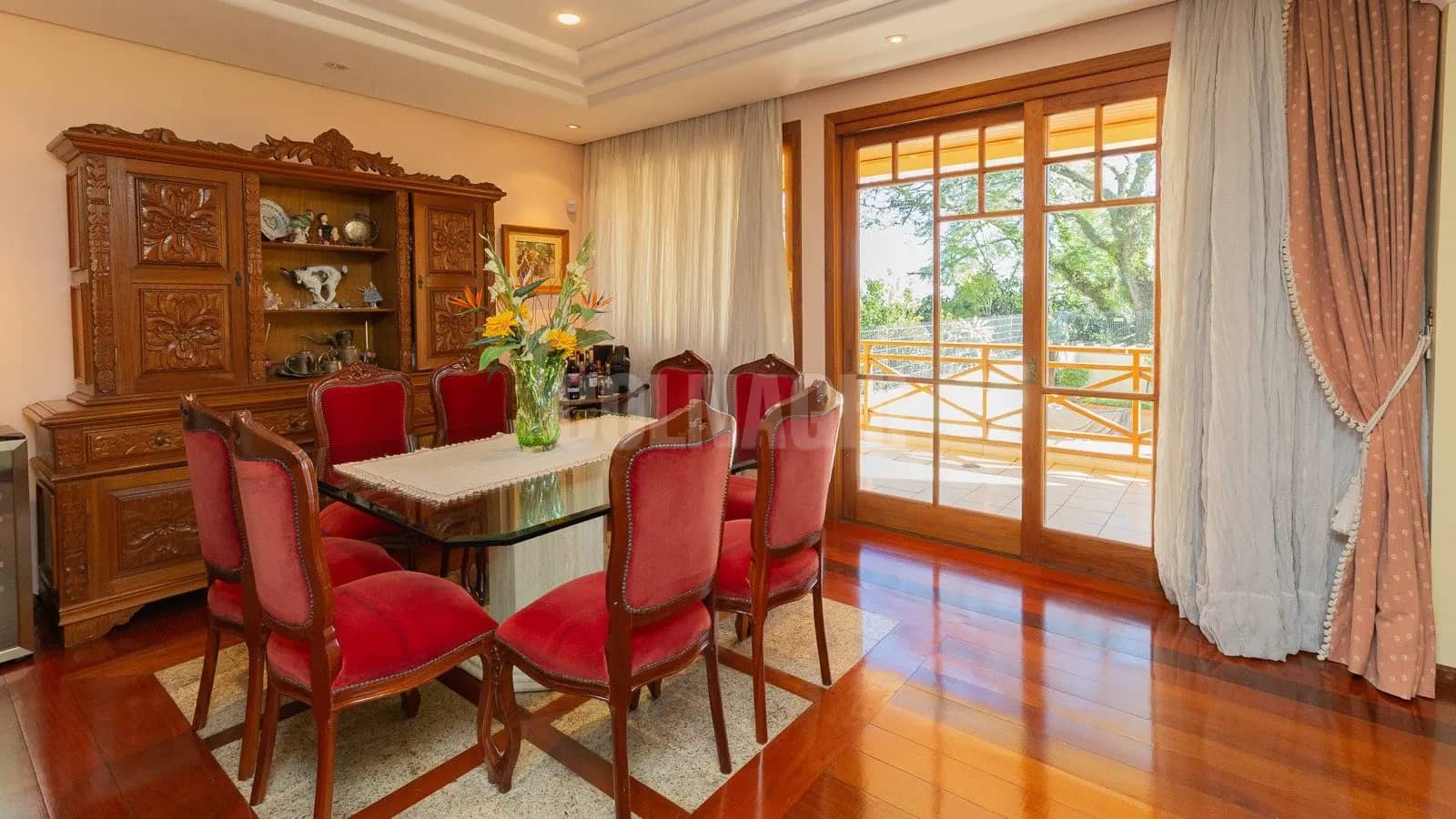 Casa · 4 dormitórios no Chácara das Pedras — Foto 1