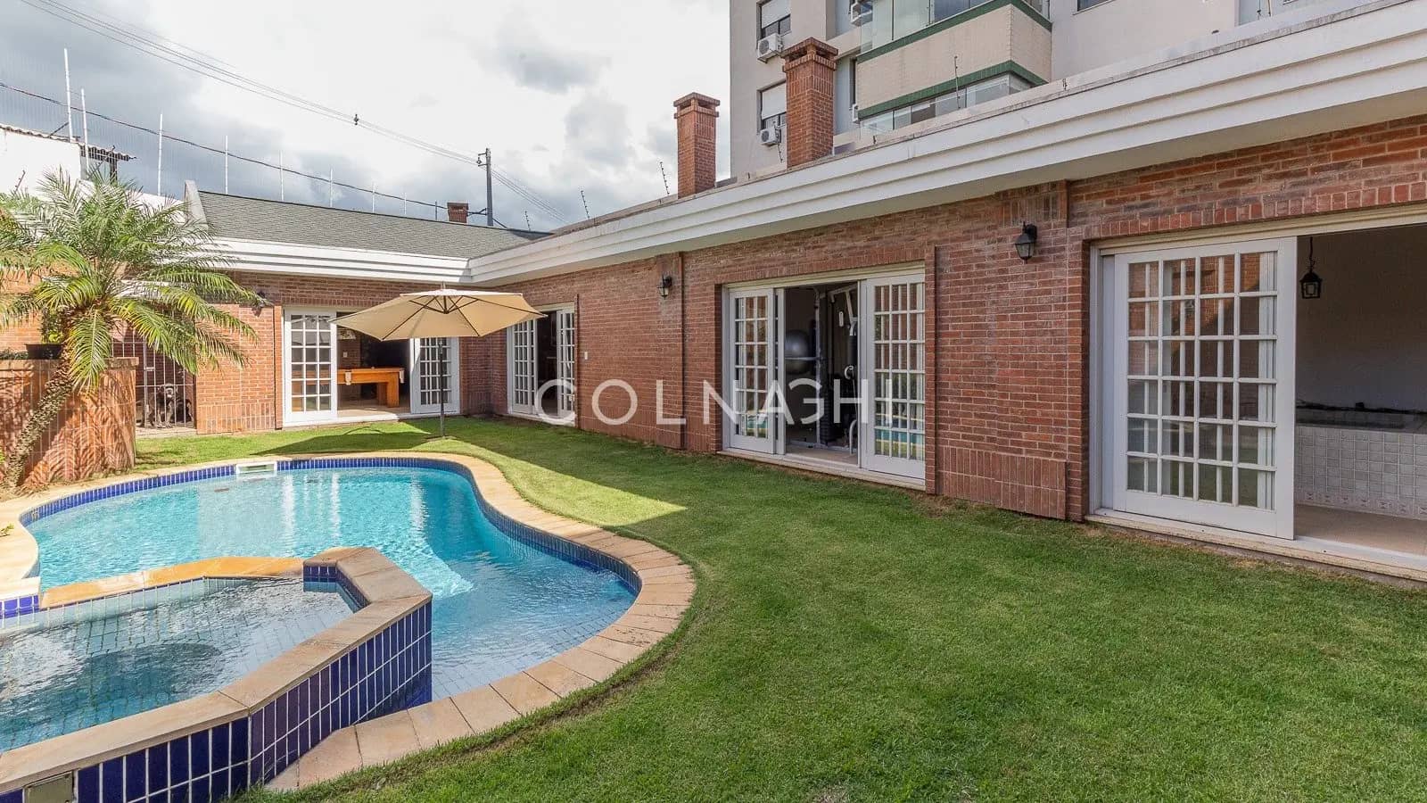 Casa · 4 dormitórios no Chácara das Pedras — Foto 1