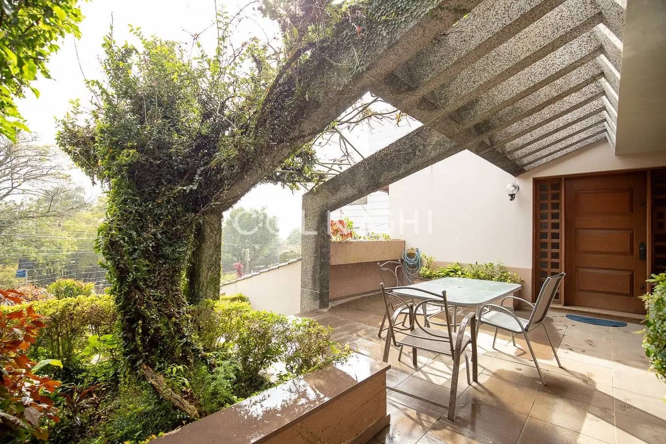 Casa · 4 dormitórios no Chácara das Pedras — Foto 1