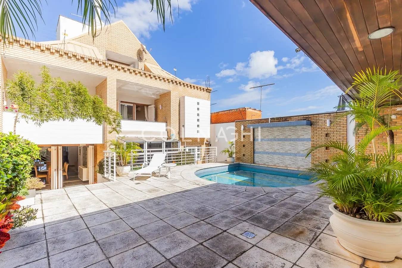 Casa · 5 dormitórios no Chácara das Pedras — Foto 1