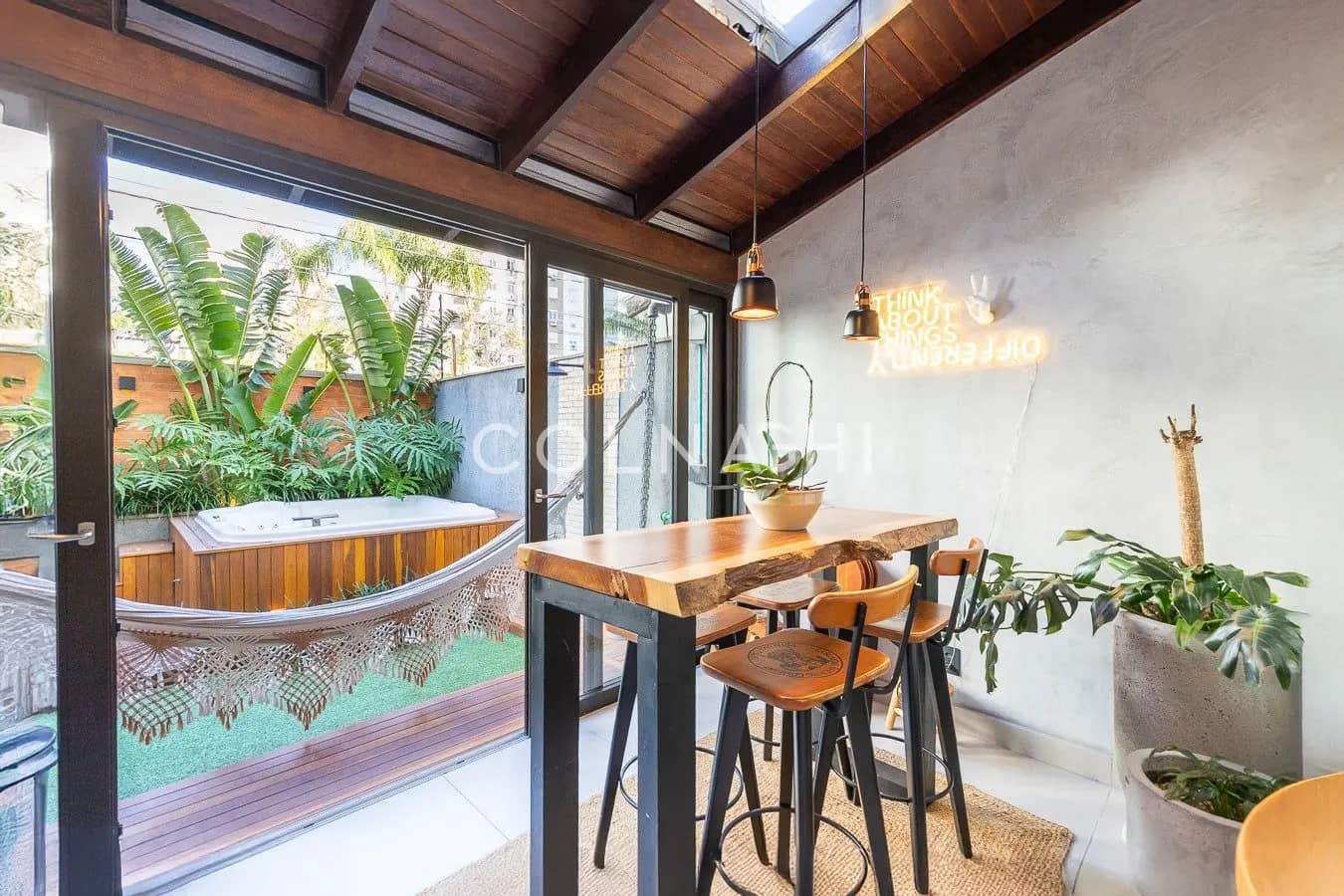 Casa em Condomínio · 3 dormitórios no Jardim Sabará — Foto 1