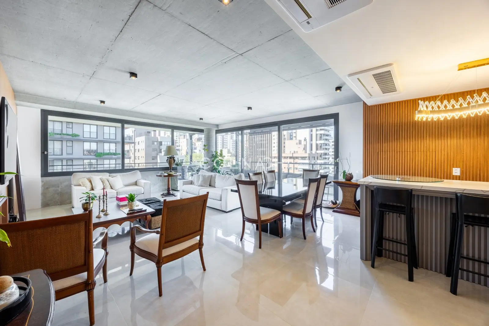 Apartamento · 3 dormitórios em Petrópolis — Foto 1