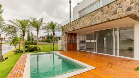 Casa em Condomínio no Sans Souci