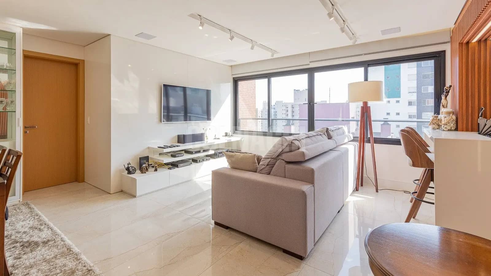 Apartamento · 3 dormitórios no Passo da Areia — Foto 1