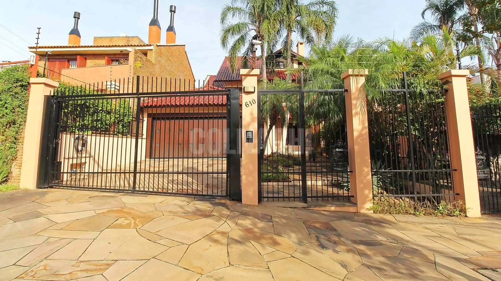 Casa · 4 dormitórios no Chácara das Pedras — Foto 1
